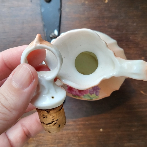 Vintage Porcelain Cruet Oil Bottle Cabbage Roses - Picture 5 of 5